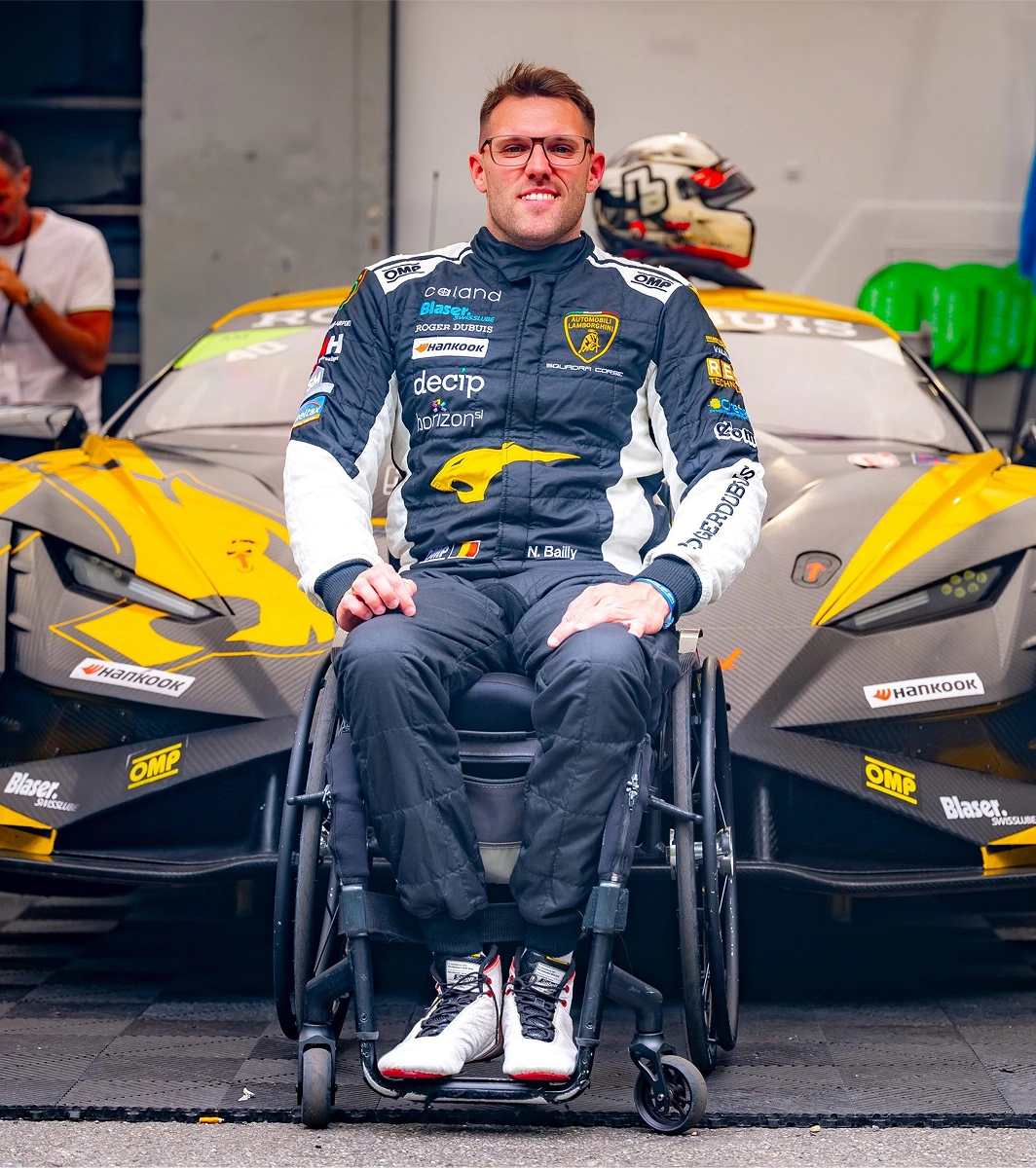 Photo officielle de Nigel en combinaison