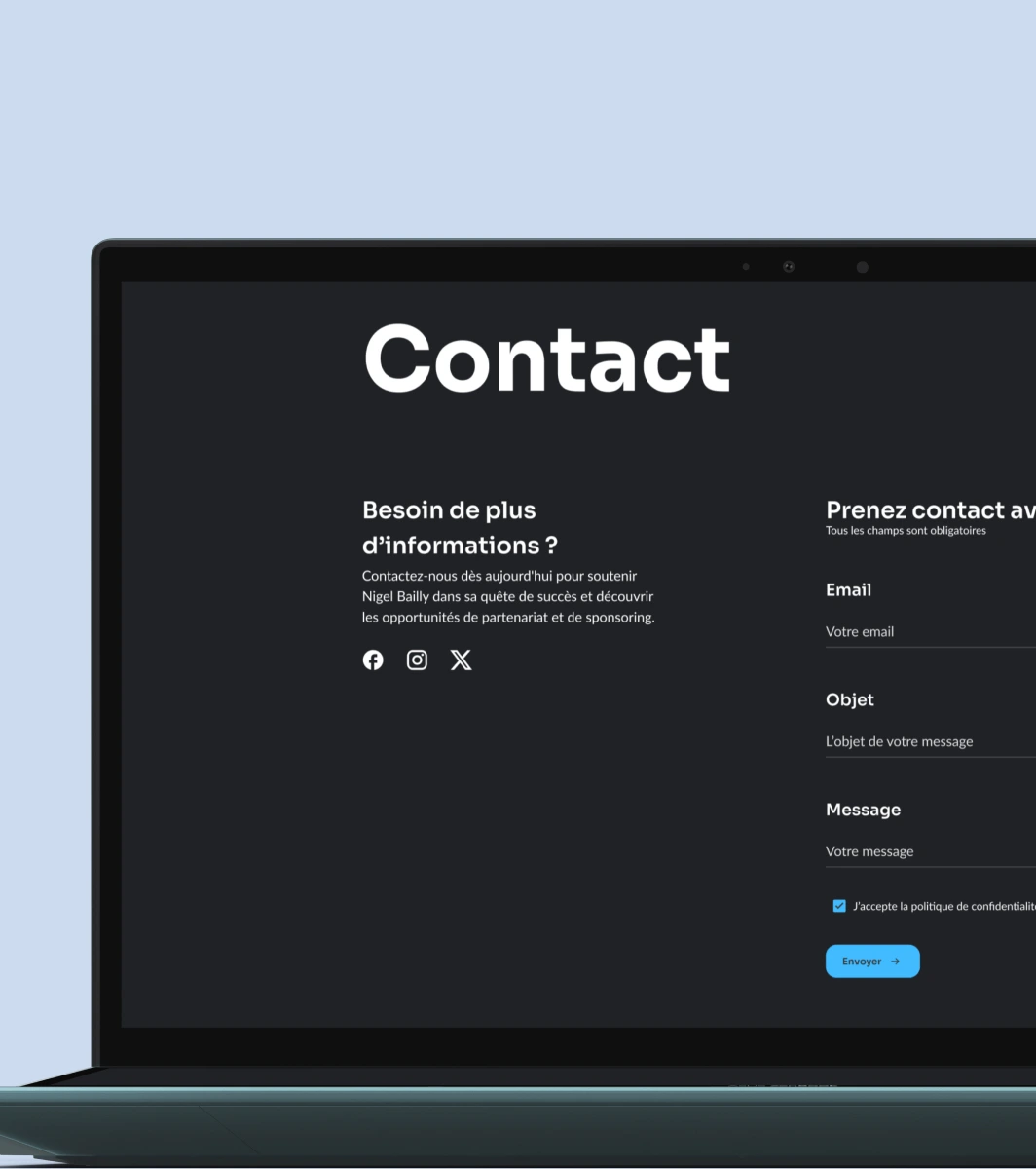 Page avec formulaire et icônes réseaux